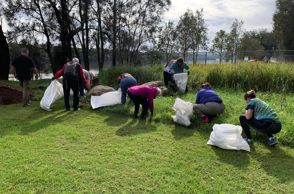 Neighbours Nurturing Nature - Cleaning up